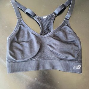Black Newbalance Sportsbra